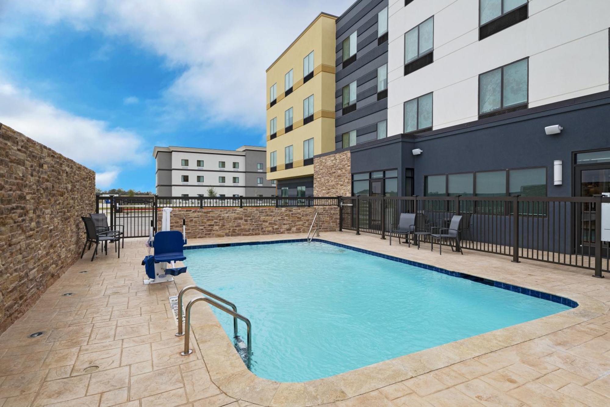 Fairfield By Marriott Inn & Suites Waller Exterior photo
